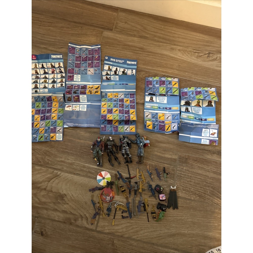Fortnite 4 Figures 29 Weapons 8 Extras And 5 Brochures
